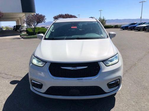 Luxury White Pearlcoat 2021 Chrysler Pacifica Touring