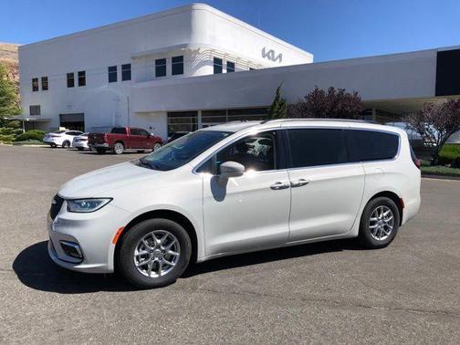 Luxury White Pearlcoat 2021 Chrysler Pacifica Touring