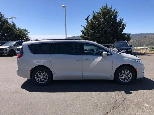 Luxury White Pearlcoat 2021 Chrysler Pacifica Touring