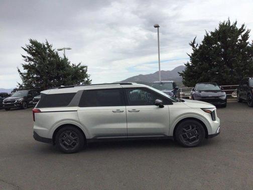 2025 Kia Carnival SX