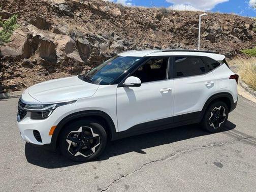 Snow White Pearl 2024 Kia Seltos EX