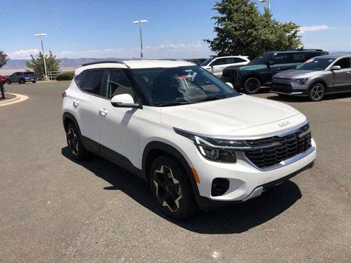 Snow White Pearl 2024 Kia Seltos EX