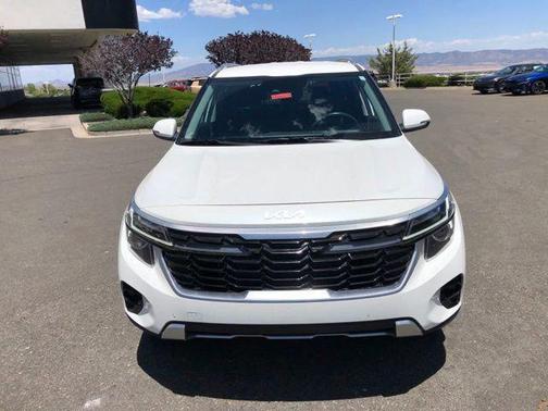 Snow White Pearl 2024 Kia Seltos EX