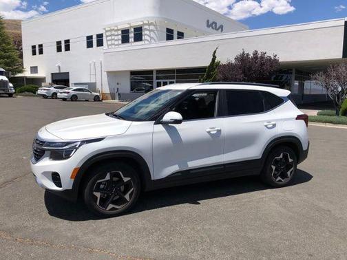Snow White Pearl 2024 Kia Seltos EX