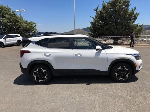 Snow White Pearl 2024 Kia Seltos EX