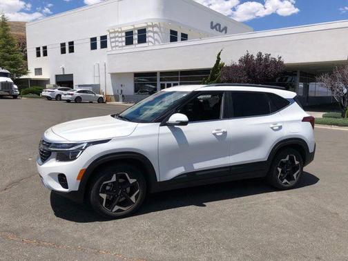 Snow White Pearl 2024 Kia Seltos EX