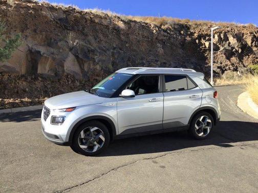 2022 Hyundai VENUE SEL