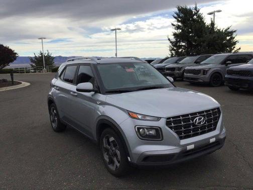 2022 Hyundai VENUE SEL