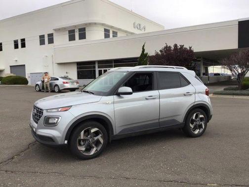 2022 Hyundai VENUE SEL