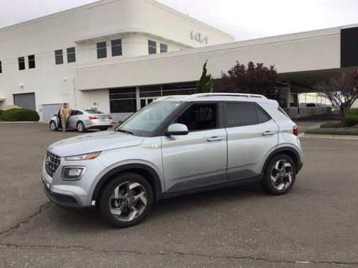 2022 Hyundai VENUE SEL