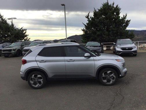 2022 Hyundai VENUE SEL