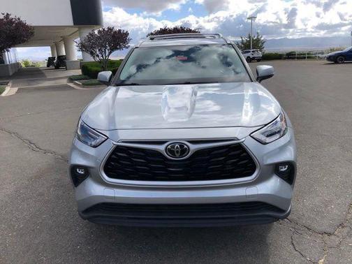 Celestial Silver Metallic 2022 Toyota Highlander XLE