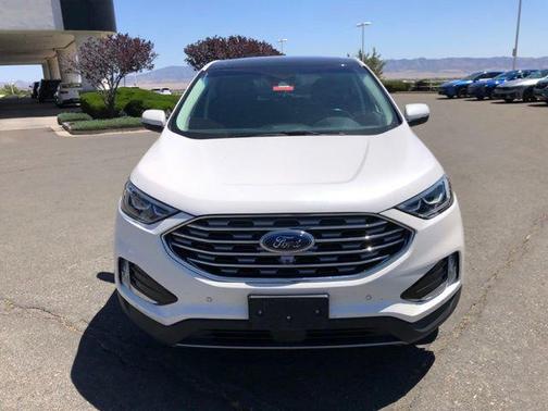 White Platinum Metallic Tri-Coat 2019 Ford Edge Titanium