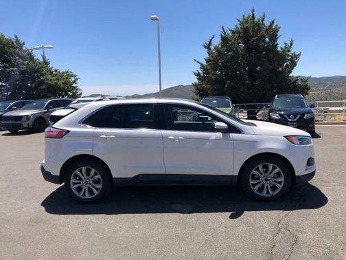 White Platinum Metallic Tri-Coat 2019 Ford Edge Titanium