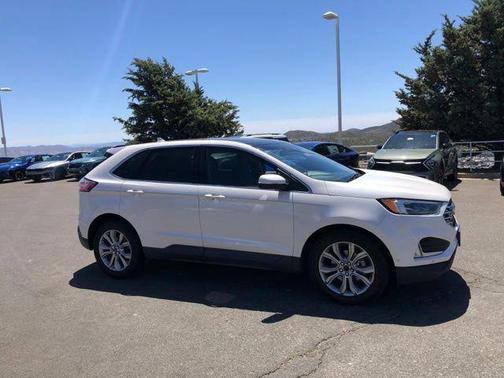 White Platinum Metallic Tri-Coat 2019 Ford Edge Titanium