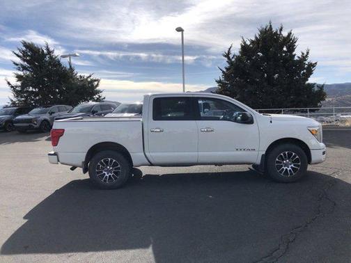 2021 Nissan Titan SV