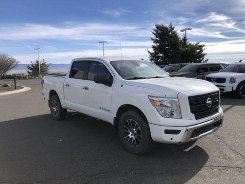 2021 Nissan Titan SV