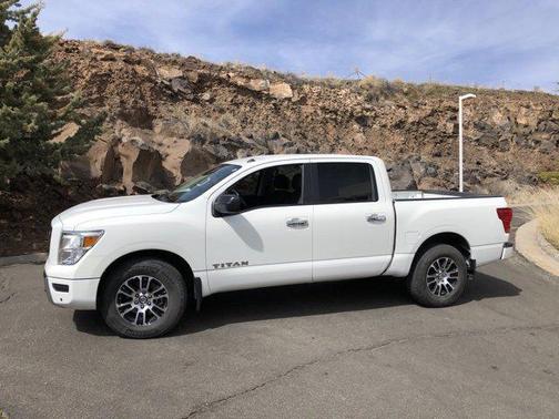 2021 Nissan Titan SV