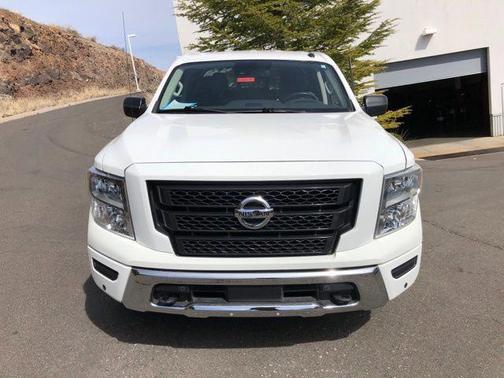 2021 Nissan Titan SV