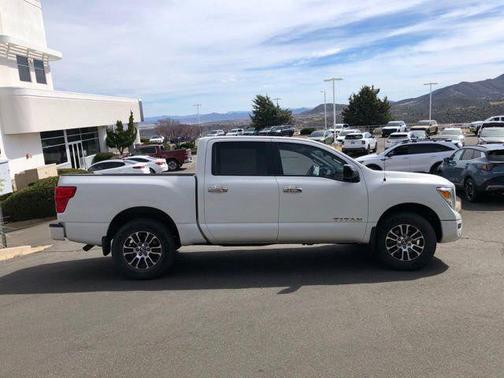 2021 Nissan Titan SV