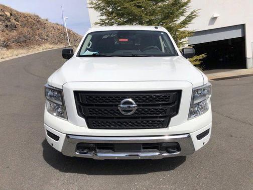 2021 Nissan Titan SV