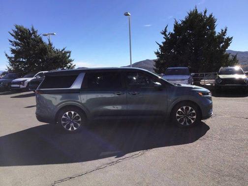 2024 Kia Carnival EX