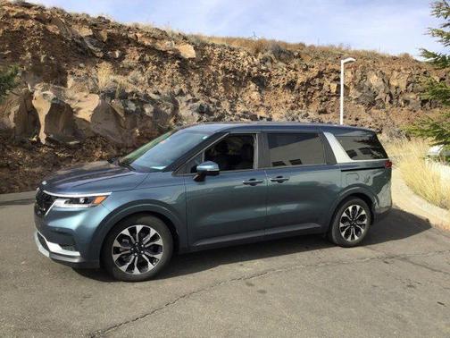 2024 Kia Carnival EX