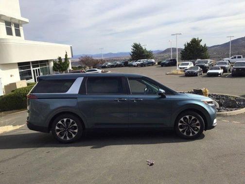 2024 Kia Carnival EX