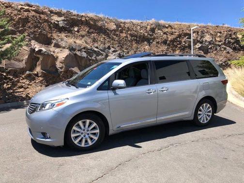 Silver Sky Metallic 2017 Toyota Sienna Limited Premium