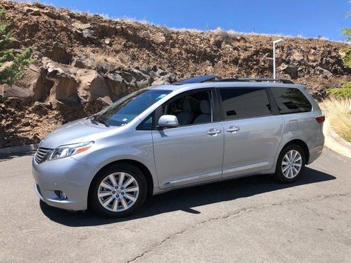 Silver Sky Metallic 2017 Toyota Sienna Limited Premium