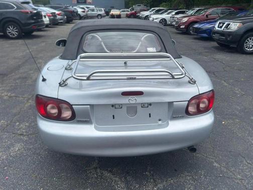 2001 Mazda MX-5 Miata Convertible 2D