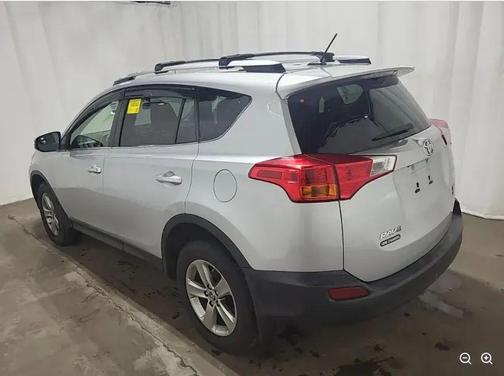 Classic Silver Metallic 2015 Toyota RAV4 XLE
