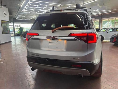 Quicksilver Metallic 2019 GMC Acadia SLT-1