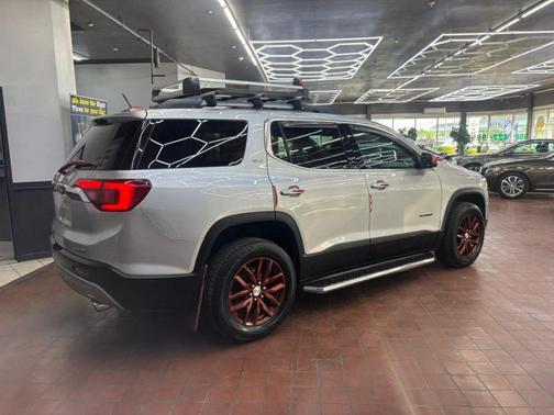 Quicksilver Metallic 2019 GMC Acadia SLT-1