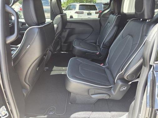PXJ 2027 Chrysler Pacifica LIMITED