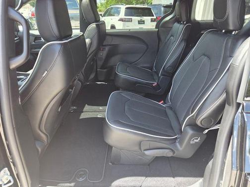 PXJ 2027 Chrysler Pacifica LIMITED