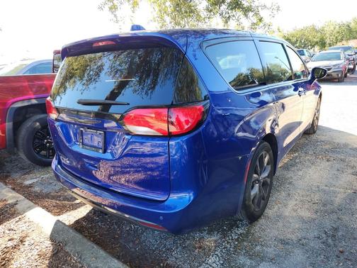 2020 Chrysler Pacifica Touring