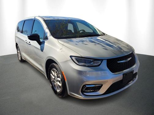2024 Chrysler Pacifica Touring-L