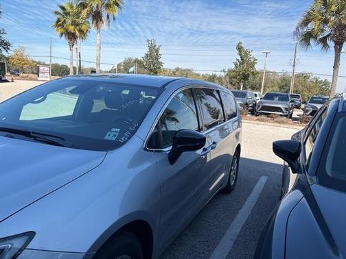 2024 Chrysler Pacifica Touring-L