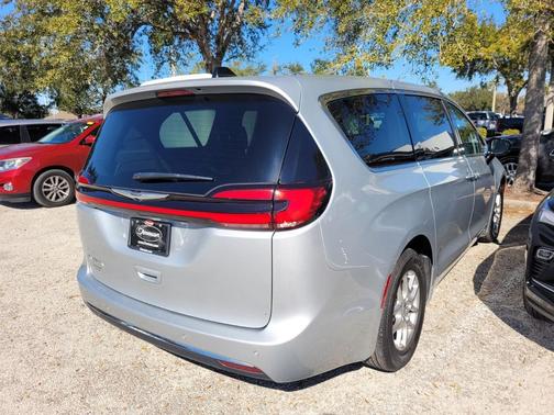 2024 Chrysler Pacifica Touring-L