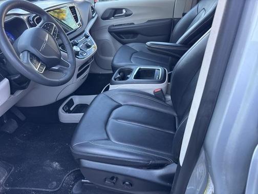 2024 Chrysler Pacifica Touring-L