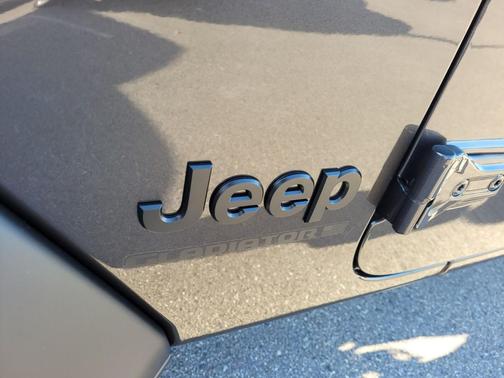 2026 Jeep Gladiator Sport