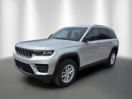 Silver Zynith 2026 Jeep Grand Cherokee Laredo