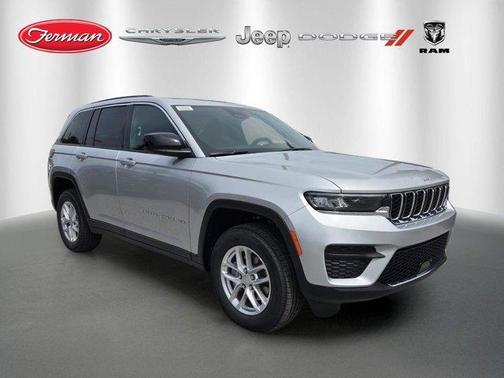 Silver Zynith 2026 Jeep Grand Cherokee Laredo