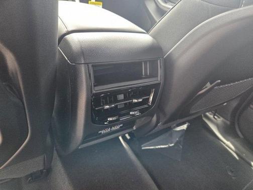 Silver Zynith 2026 Jeep Grand Cherokee Laredo
