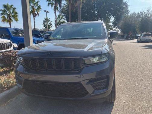 2025 Jeep Grand Cherokee Laredo