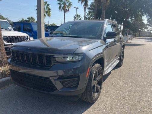 2025 Jeep Grand Cherokee Laredo