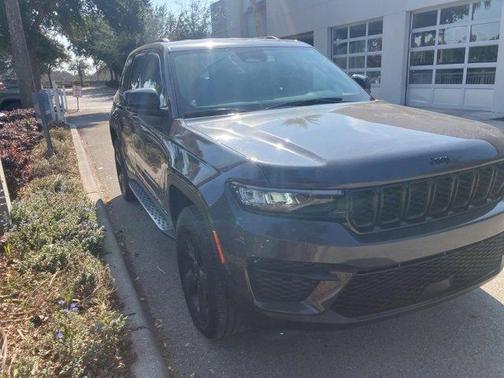 2025 Jeep Grand Cherokee Laredo