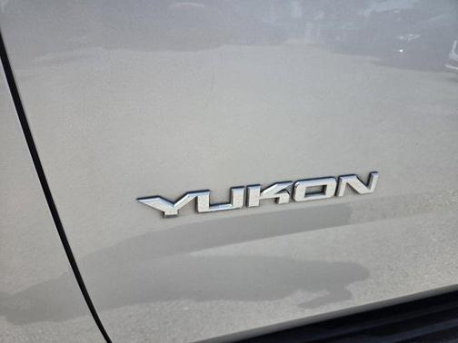 Quicksilver Metallic 2018 GMC Yukon SLE