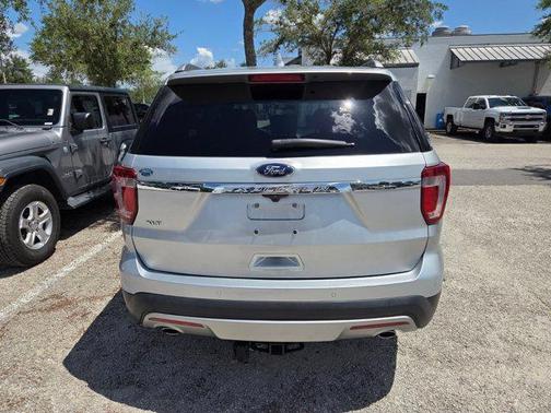 Ingot Silver 2017 Ford Explorer XLT